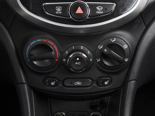 Hyundai Solaris, I фото №15