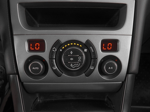 Peugeot 408, I фото №14