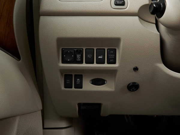 Infiniti QX70, I фото №12