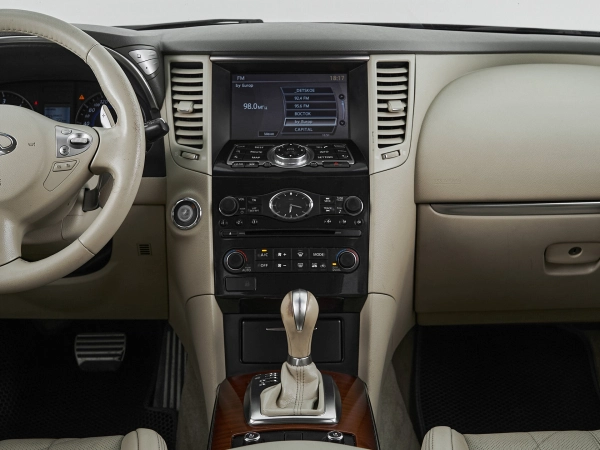 Infiniti QX70, I фото №14