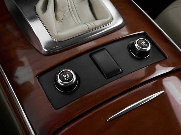 Infiniti QX70, I фото №17