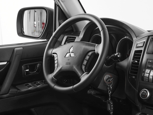 Mitsubishi Pajero, IV фото №10