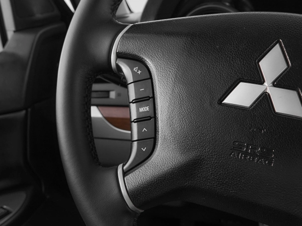 Mitsubishi Pajero, IV фото №11