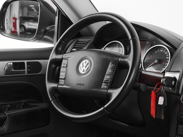Volkswagen Touareg, I Рестайлинг фото №10