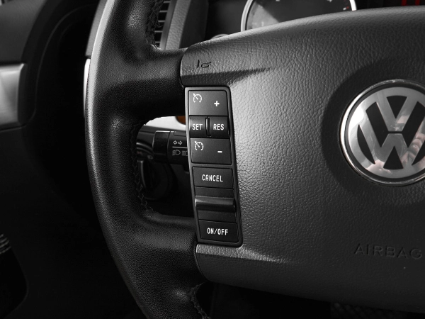 Volkswagen Touareg, I Рестайлинг фото №11