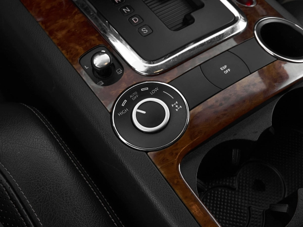 Volkswagen Touareg, I Рестайлинг фото №18