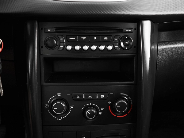 Peugeot 207, I Рестайлинг фото №13