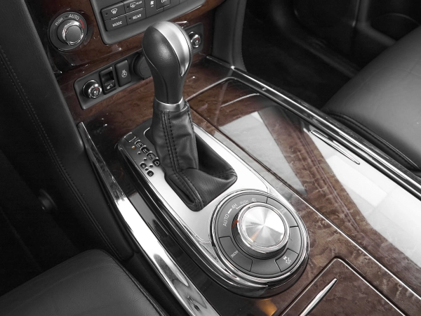 Infiniti QX56, II фото №17