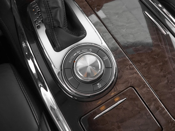 Infiniti QX56, II фото №18