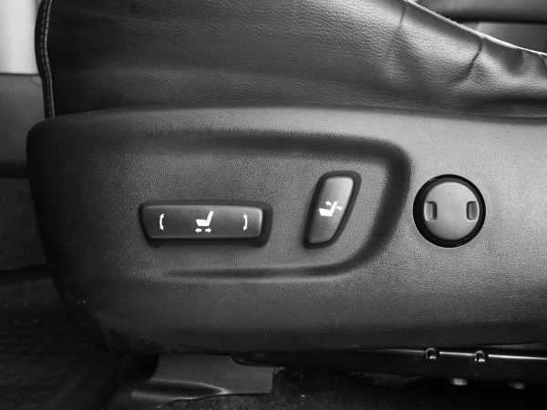 Toyota RAV4, IV (XA40) фото №12