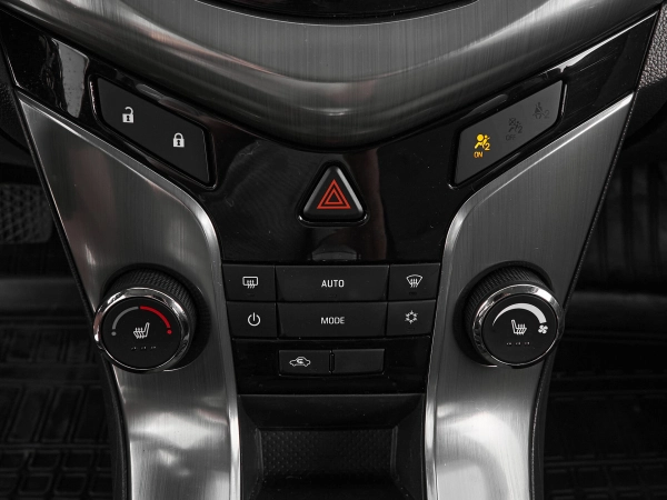 Chevrolet Cruze, I Рестайлинг фото №16