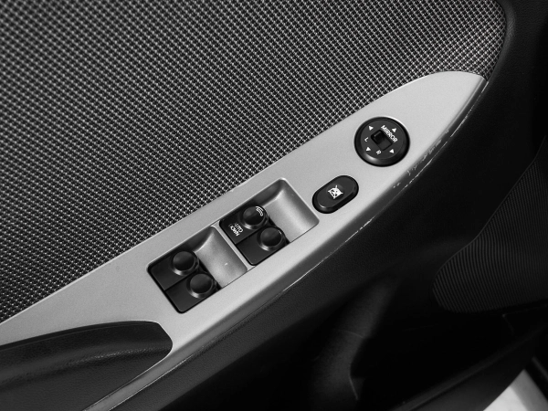 Hyundai Solaris, I фото №11