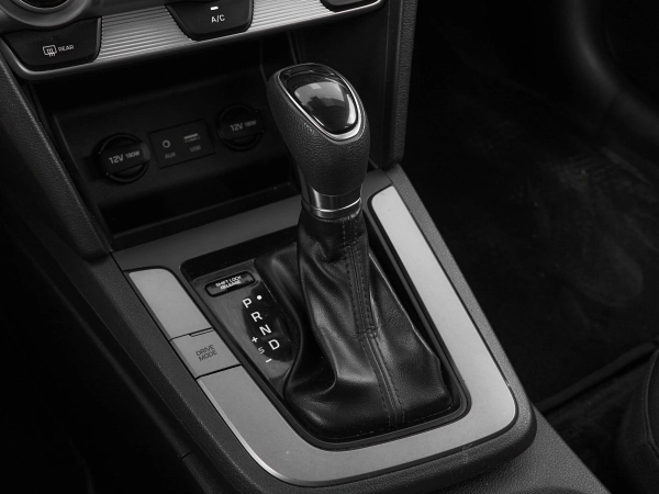 Hyundai Elantra, VI (AD) Рестайлинг фото №16