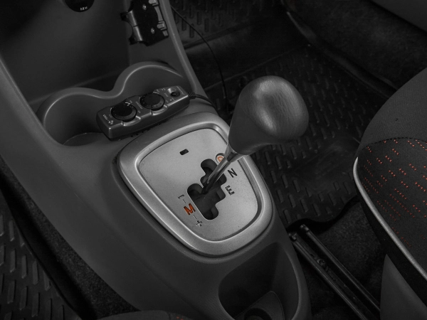 Peugeot 107, I Рестайлинг фото №13