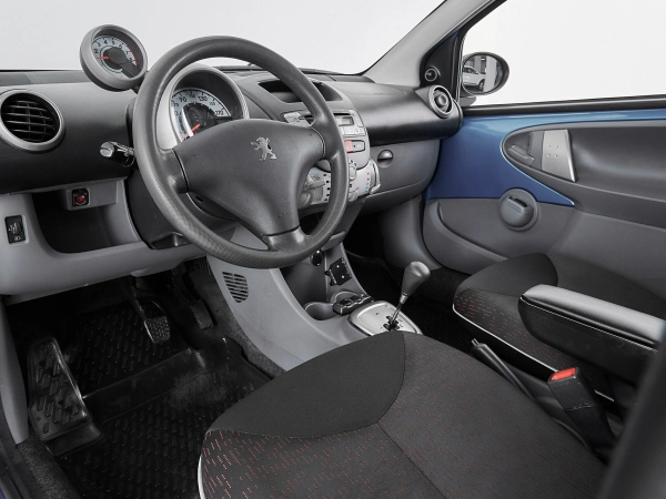 Peugeot 107, I Рестайлинг фото №7