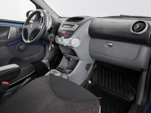 Peugeot 107, I Рестайлинг фото №8