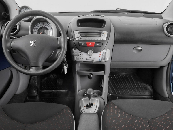 Peugeot 107, I Рестайлинг фото №9