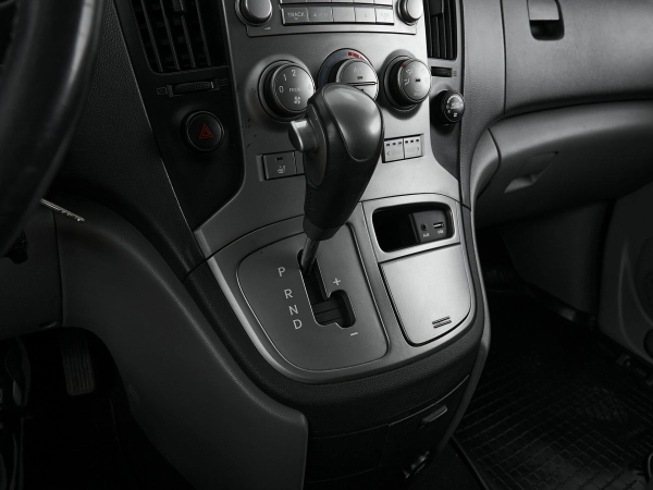 Hyundai H-1, II фото №16