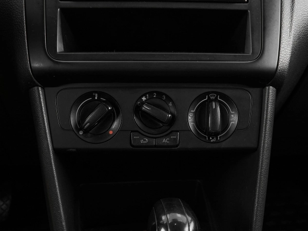 Volkswagen Polo, V фото №16