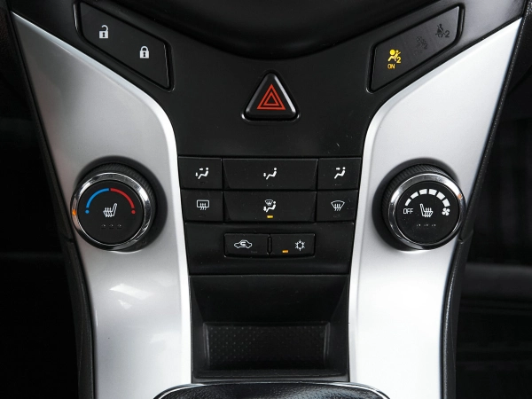 Chevrolet Cruze, I Рестайлинг фото №12