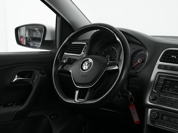 Volkswagen Polo, V Рестайлинг фото №10