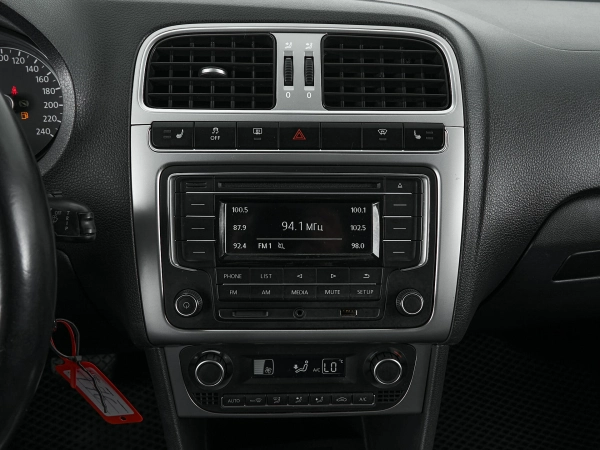 Volkswagen Polo, V Рестайлинг фото №13