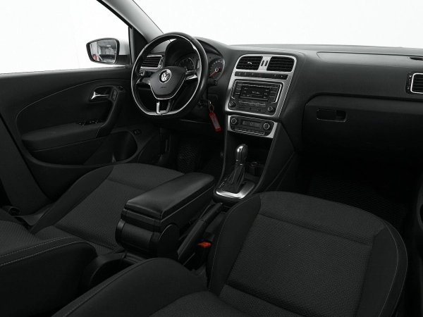 Volkswagen Polo, V Рестайлинг фото №9