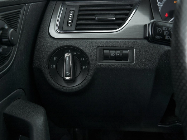 Skoda Rapid, I Рестайлинг фото №12