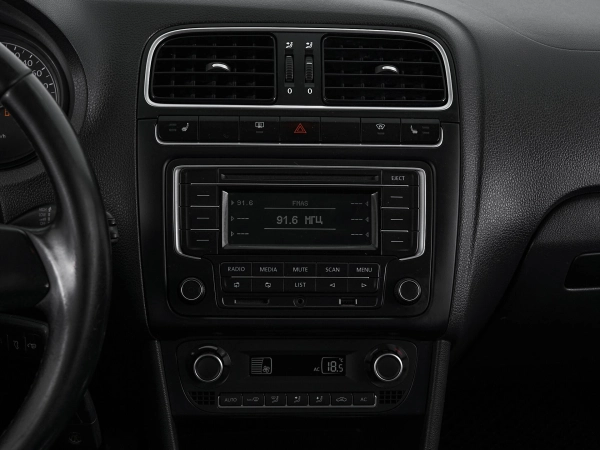 Volkswagen Polo, V фото №12