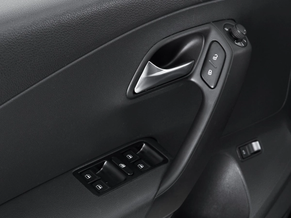 Volkswagen Polo, V Рестайлинг фото №11