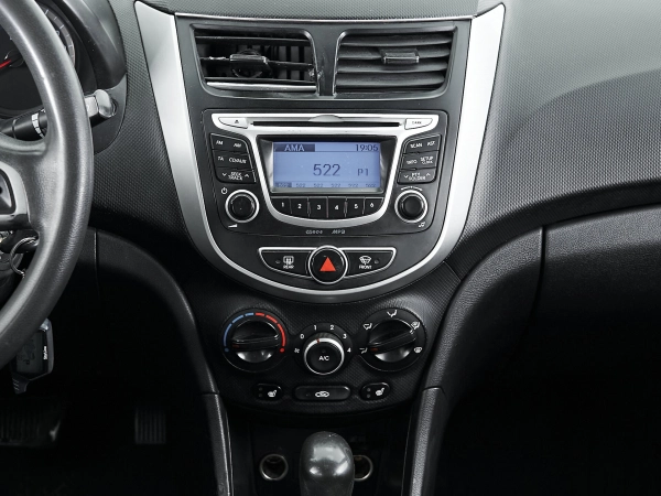 Hyundai Solaris, I фото №12
