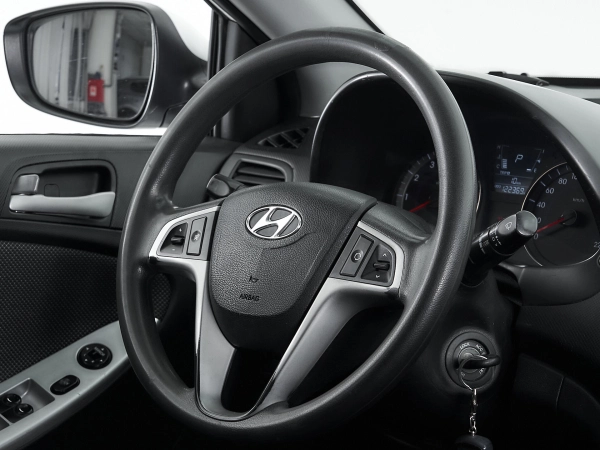 Hyundai Solaris, I фото №8