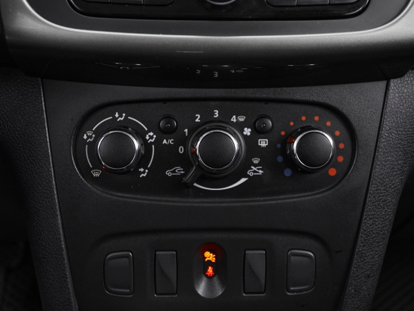 Renault Sandero, II Рестайлинг фото №15