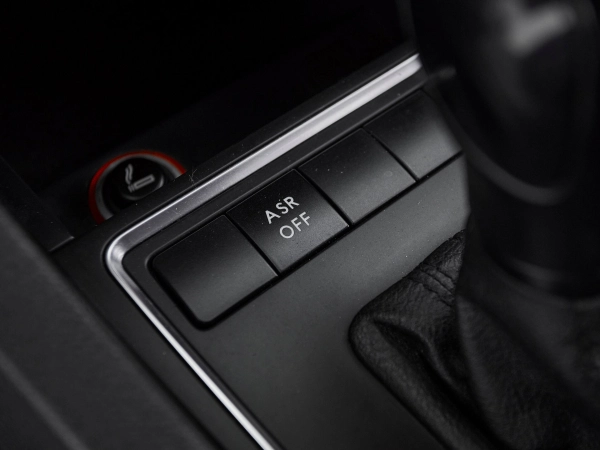 Volkswagen Jetta, VI Рестайлинг фото №16