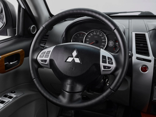 Mitsubishi Pajero Sport, II фото №10