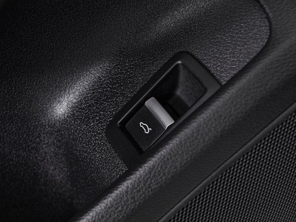 Audi A4, V (B9) фото №16