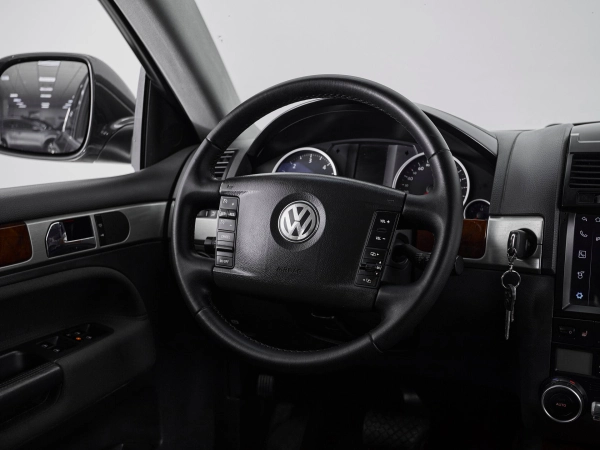 Volkswagen Touareg, I Рестайлинг фото №10