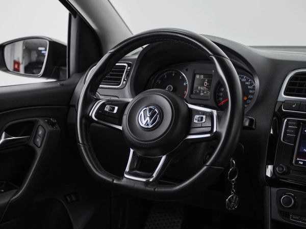 Volkswagen Polo, V Рестайлинг фото №10