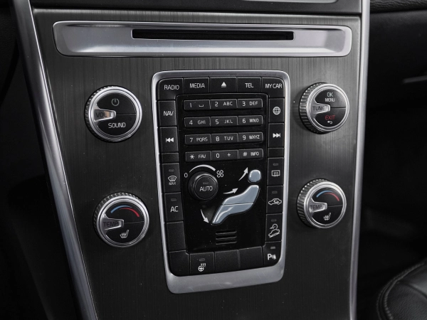 Volvo XC60, I Рестайлинг фото №17
