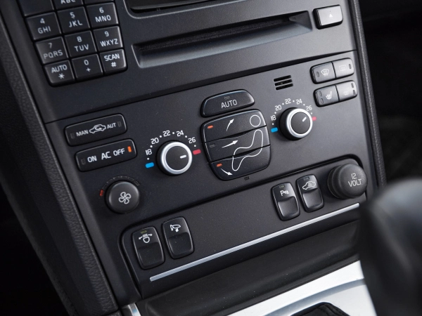 Volvo XC90, I Рестайлинг фото №15