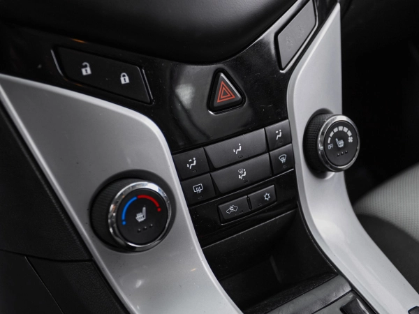 Chevrolet Cruze, I Рестайлинг фото №14