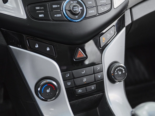 Chevrolet Cruze, I Рестайлинг фото №11