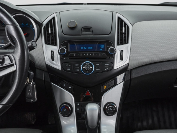 Chevrolet Cruze, I Рестайлинг фото №14