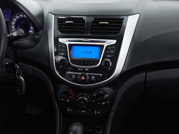 Hyundai Solaris, I фото №11