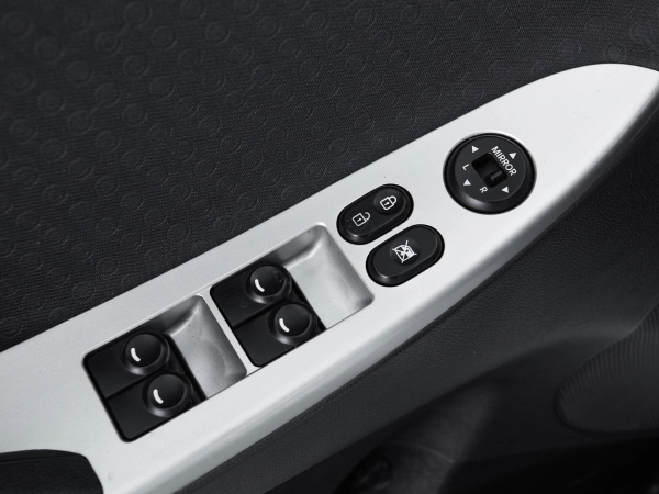 Hyundai Solaris, I фото №12