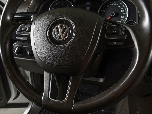 Volkswagen Touareg, II фото №8