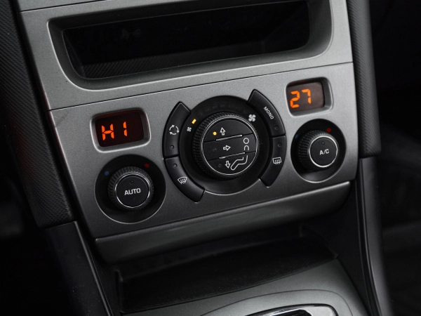 Peugeot 408, I фото №11