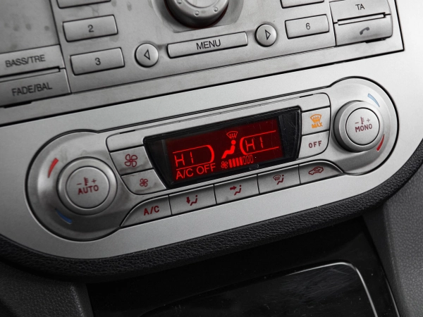 Ford Kuga, I фото №16