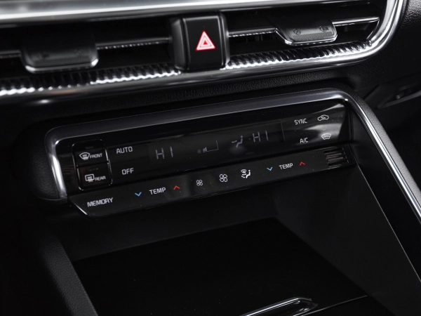 Kia K5, III фото №11