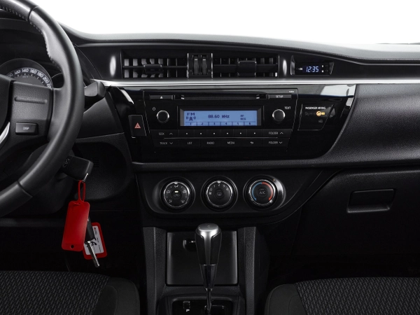 Toyota Corolla, XI (E160, E170, E180) Рестайлинг 1 фото №15